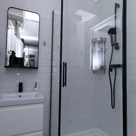 View Ap With Parking And 2 Bathrooms *